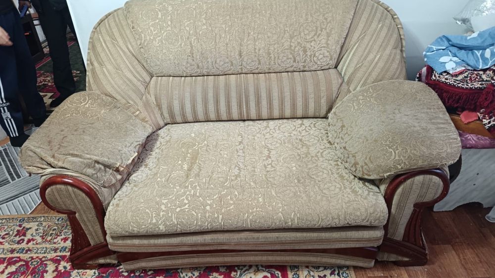 Два дивана и кресло