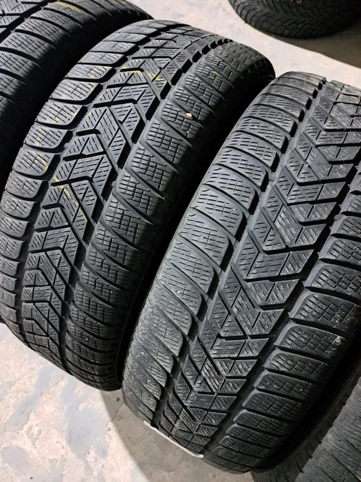 Set 4 anvelope iarnă 235 60 r18 Pirelli