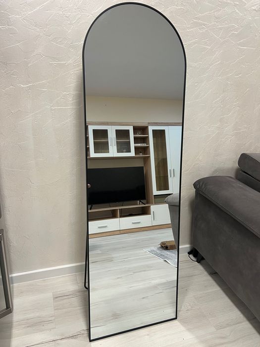 Продавам огледало