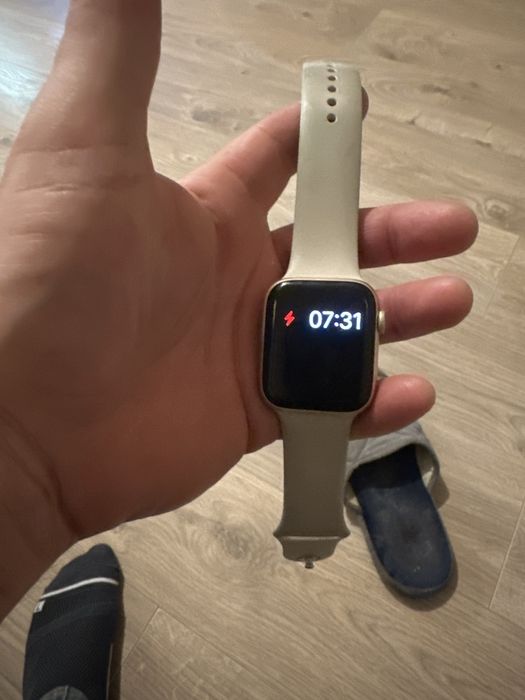 Продавам Apple Woch SE за части