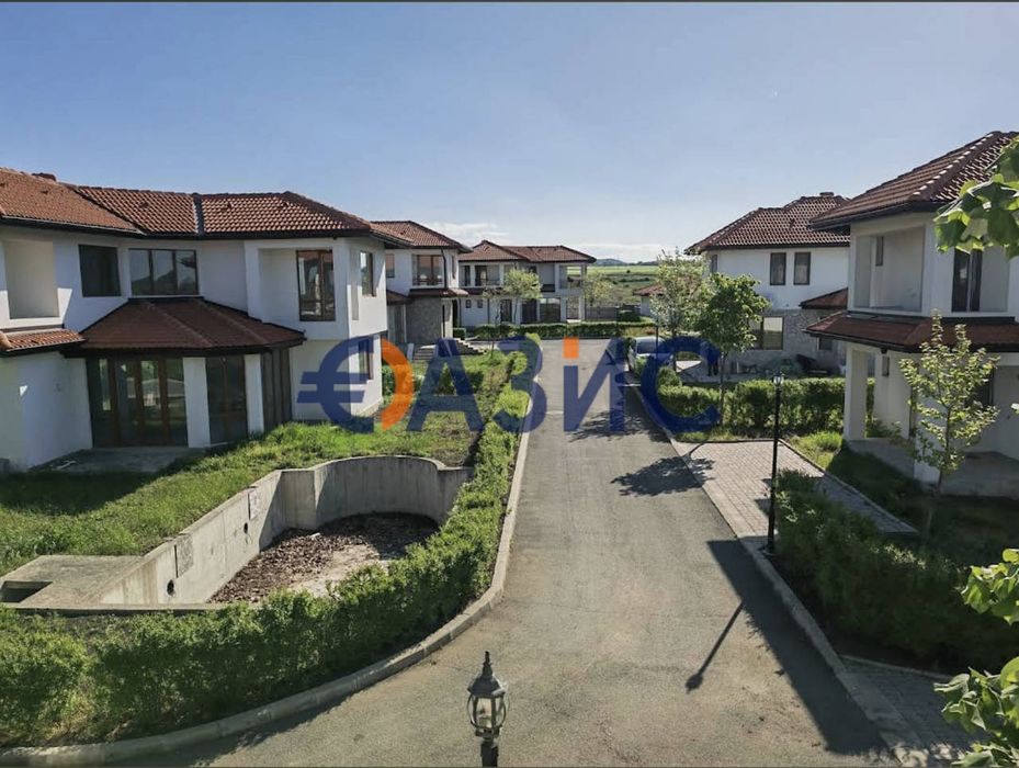 Къща с 2 спални в комплекс Флорал Медоус, 146 кв.м. + 300 кв.м. двор,