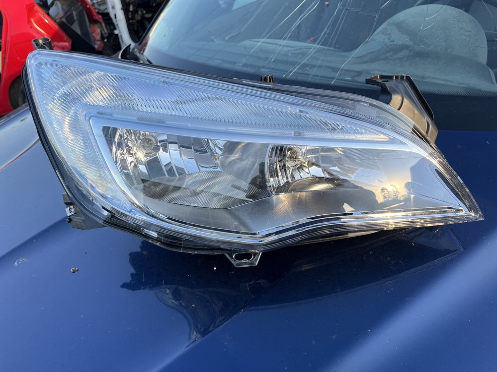 Фар Opel Astra J 10- десен