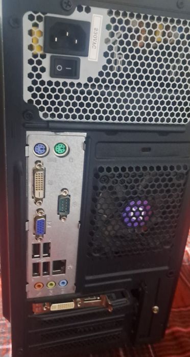 Vand Calculator Light Gaming cu Monitor