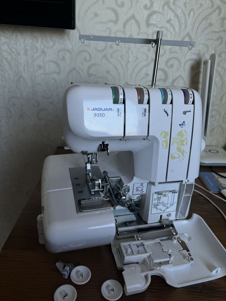 Продается оверлок Jaguar 935A (как новый)