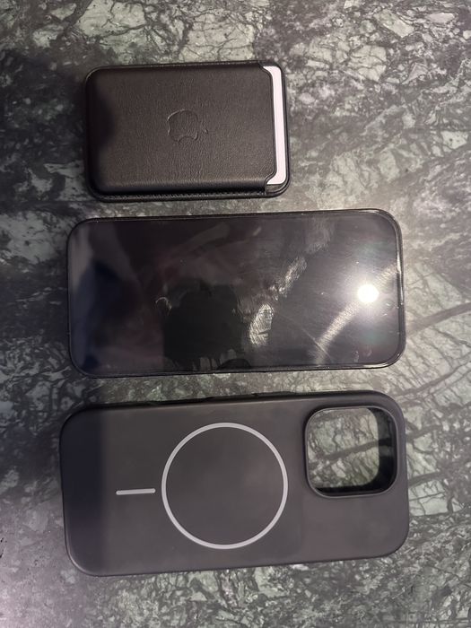 Iphone 16 Pro с година и 2 месеца гаранция