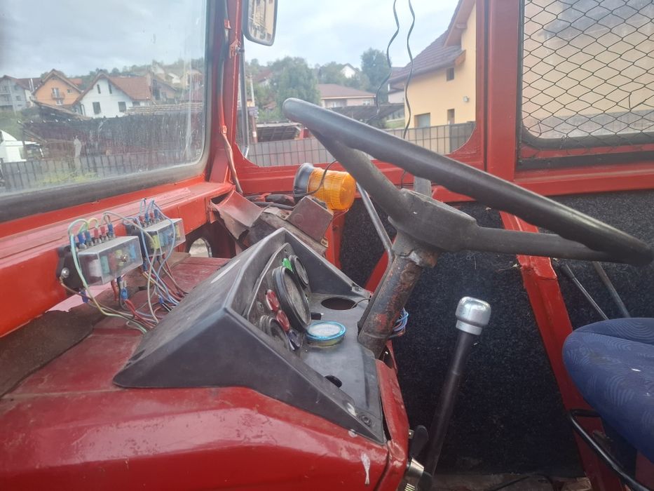 Vând tractor 650