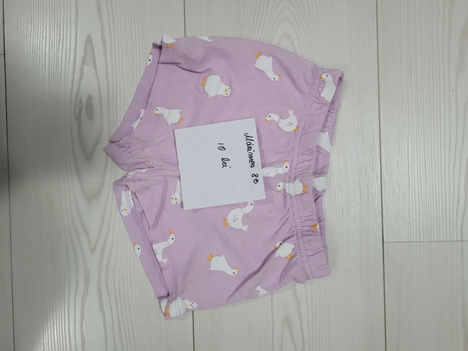 Vand haine mărimea 80,preț pe bucata
Nu asigur transport