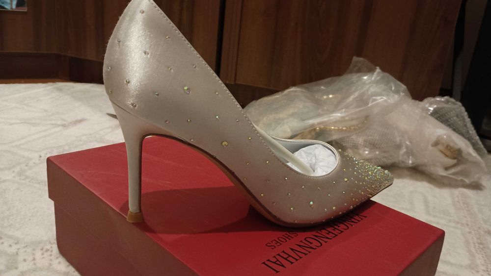 Туфли со стразами