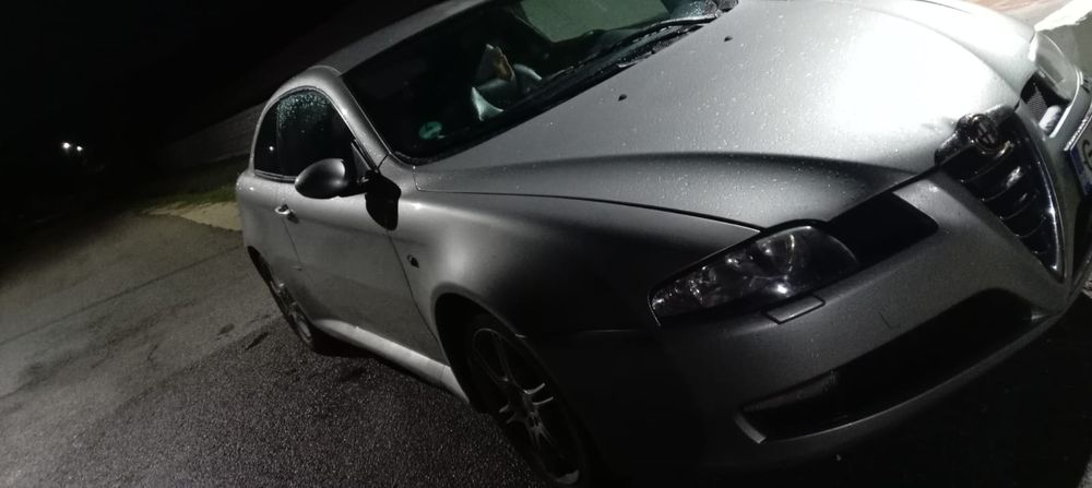 Vând Alfa Romeo GT 2.0