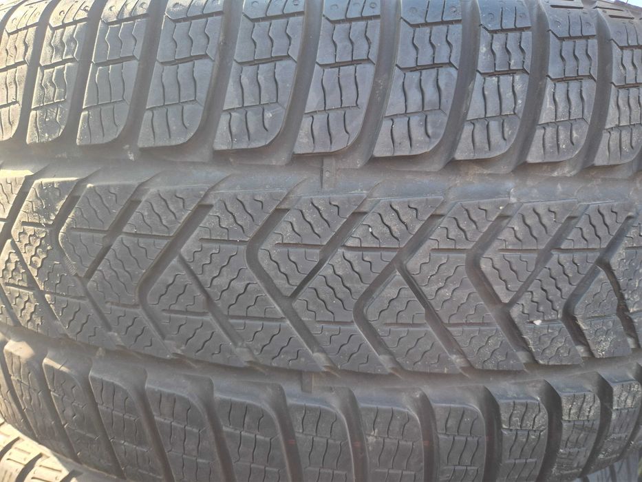 2 Anvelope de IARNA - 235/35/19 - PIRELLI - APP NOI DOT 2022