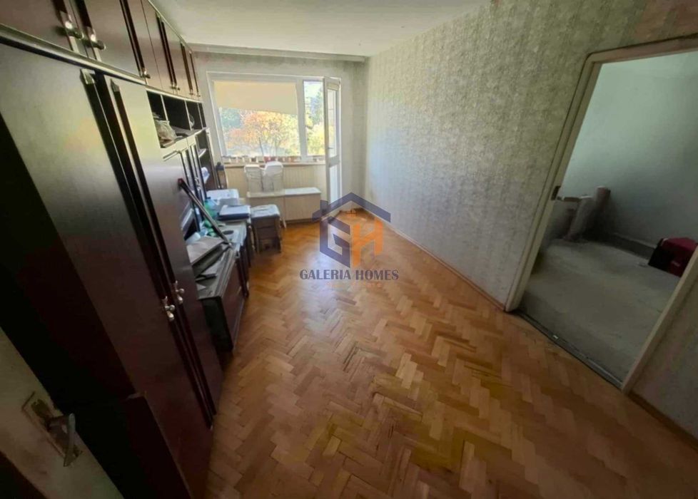 Тристаен апартамент в Дианабад до 105-то СУ