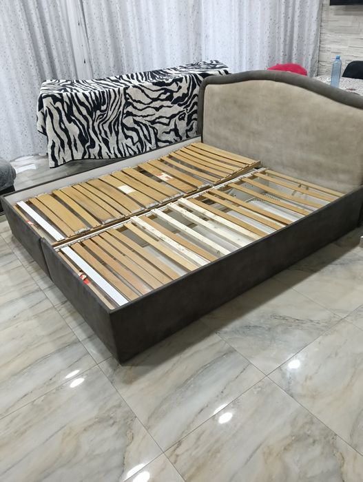 Vând pat de 180/200