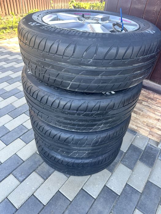 Jante 15 cu 4 cauciucuri de vara 195/65/15 hyundai mazda duster