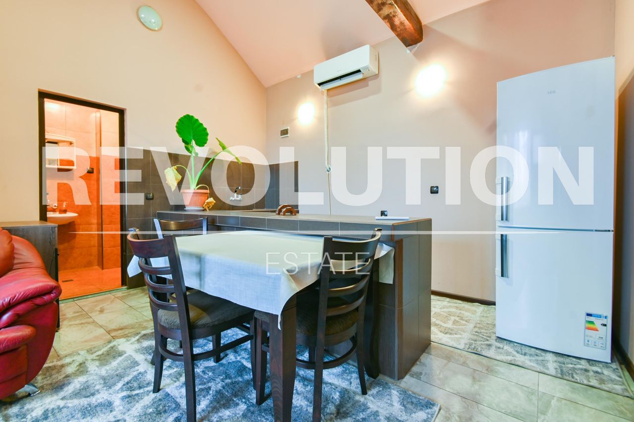 Дава се под наем Етаж от къща в София, Толстой - 82 кв.м за 500 € - Снимка #1