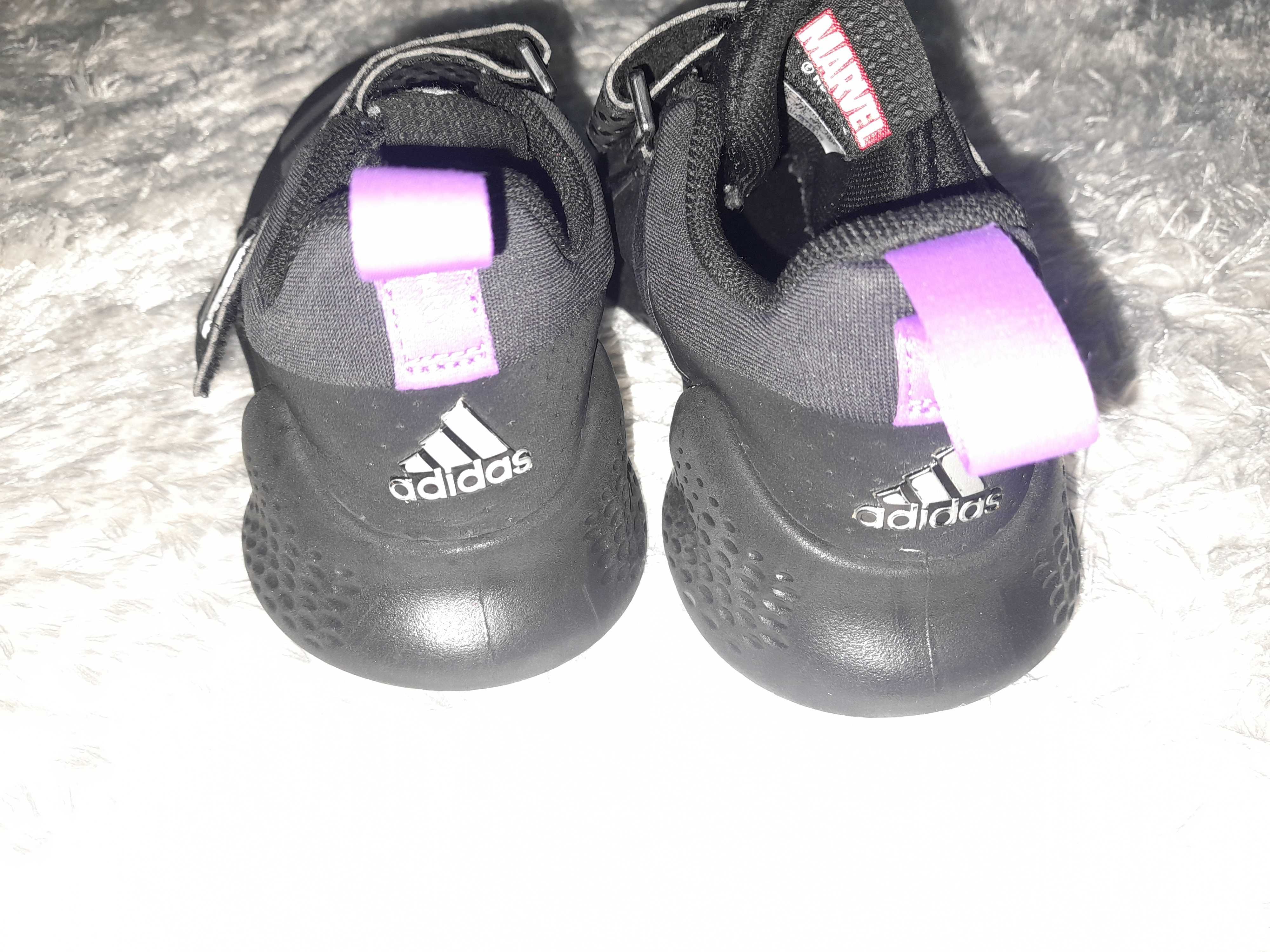 Маратонки adidas