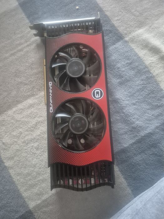 Vând placa video Gainward