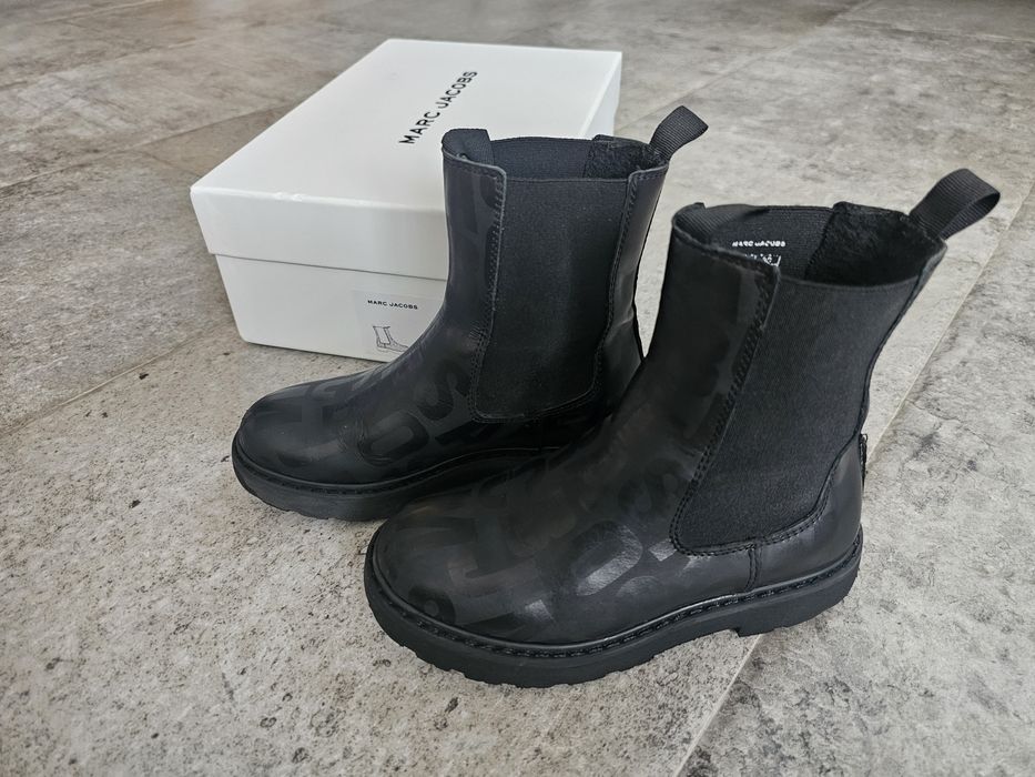 Продавам детски боти Marc Jacobs