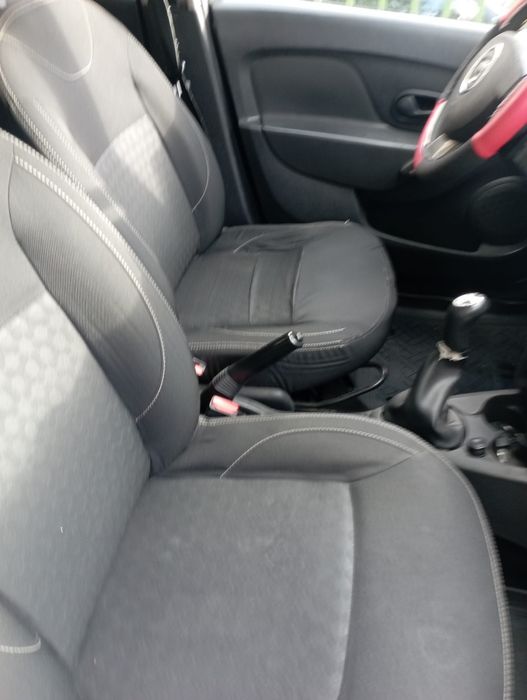 Vând Dacia Logan 2015