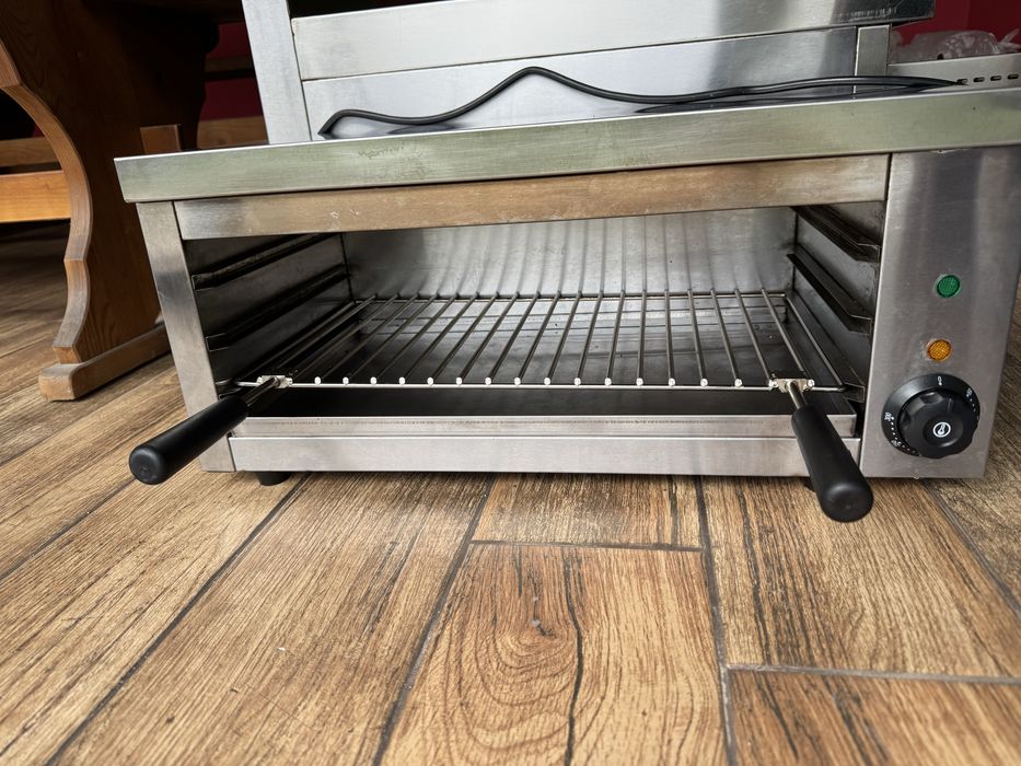 Принцесник саламандър топло Бен-Мари, салатен бар