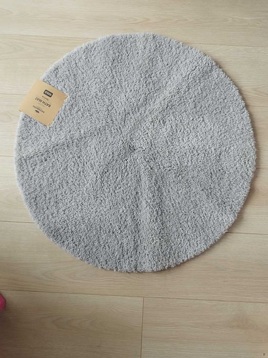 Нова кръгла постелка за баня мека. Килим кръгъл