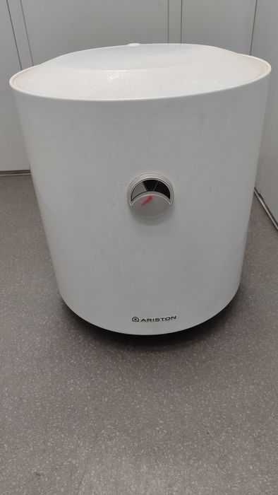 Продам вода нагреватель Аристон в отл состоянии