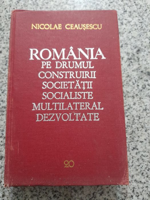 Vând cărți de colectie