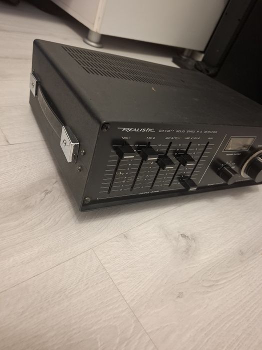 Amplifier Realistic 80 Wati solid state
