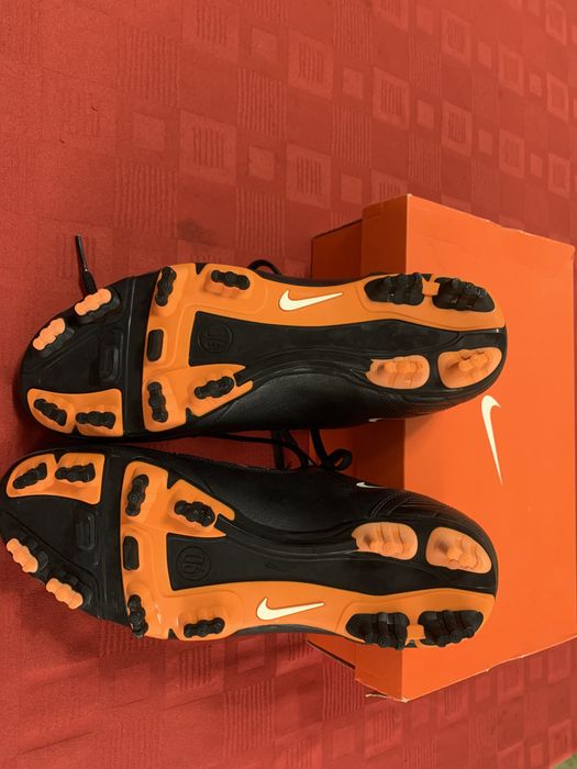 Чисто нови футболни обувки Nike