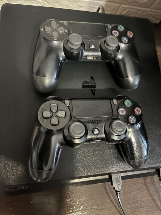 PlayStation 4 със 2 джойстика