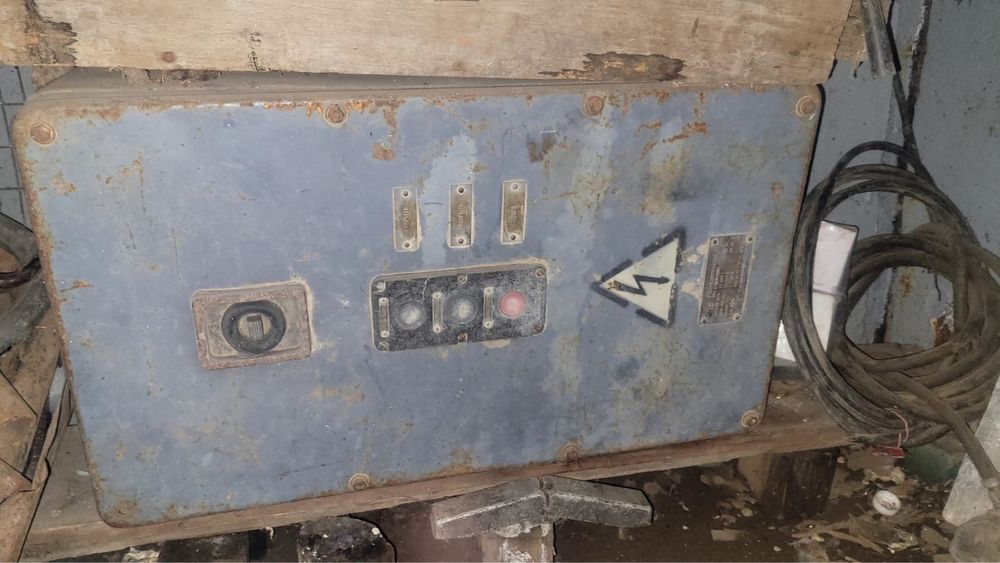 Щиток электрический с автоматами