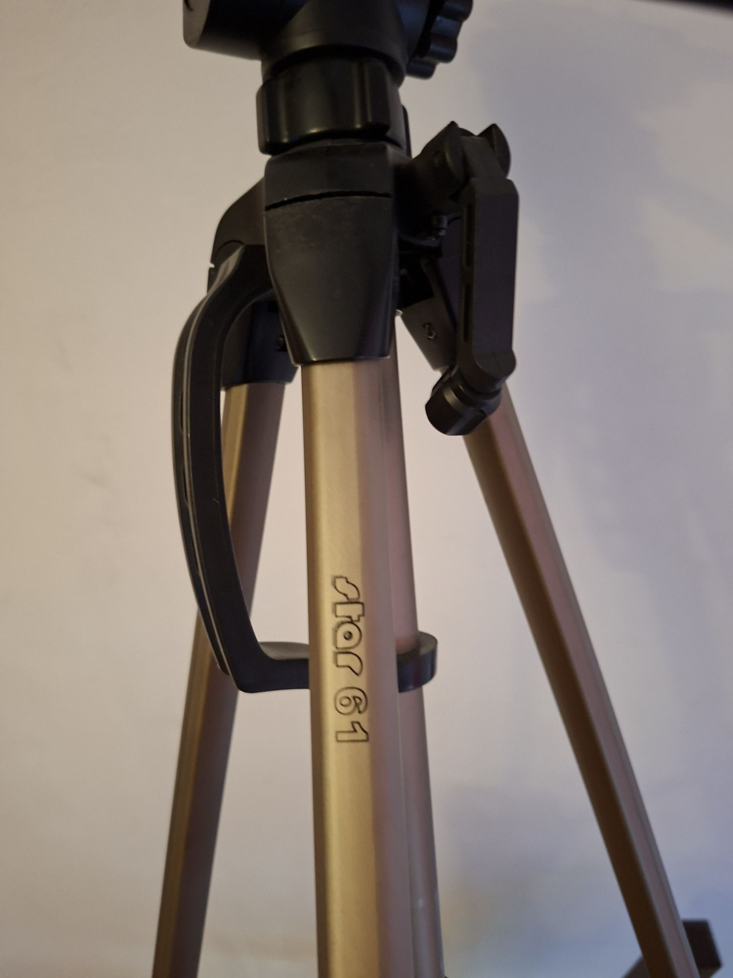 Фотообектив Thunder trupod 22
Фотообектив