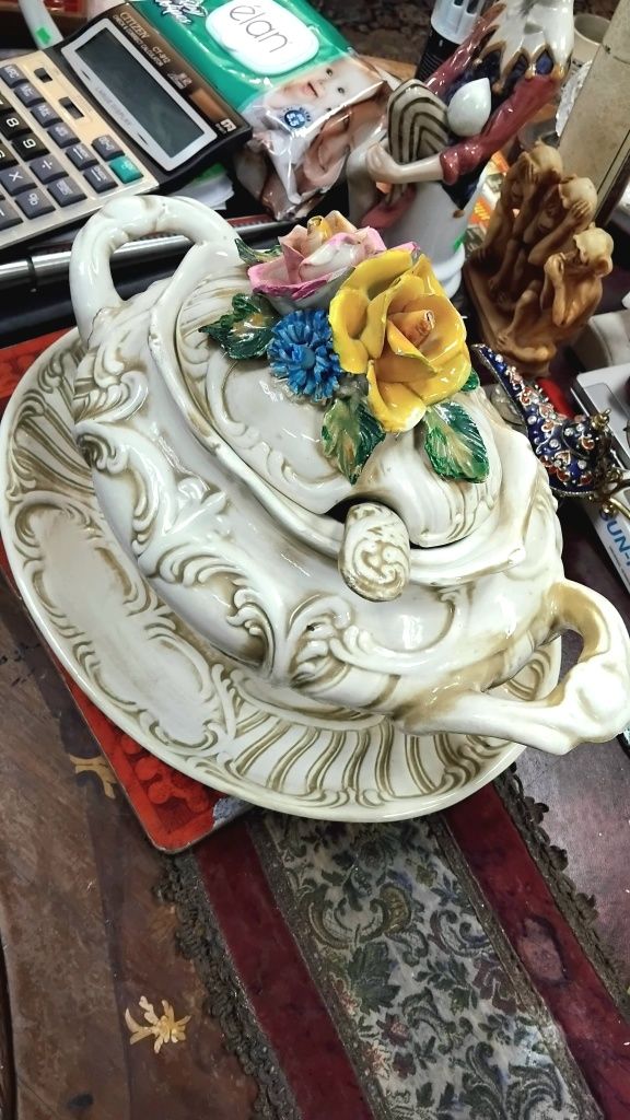 Старинен порцеланов супник с плато -Capodimonte!