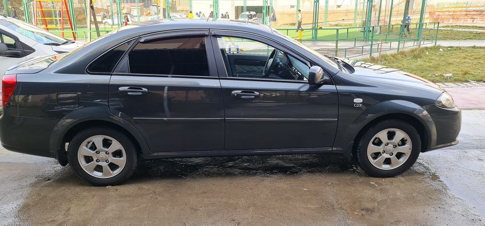 Продам  машину в хорошем состоянии ездить женщина машина  без  проблем