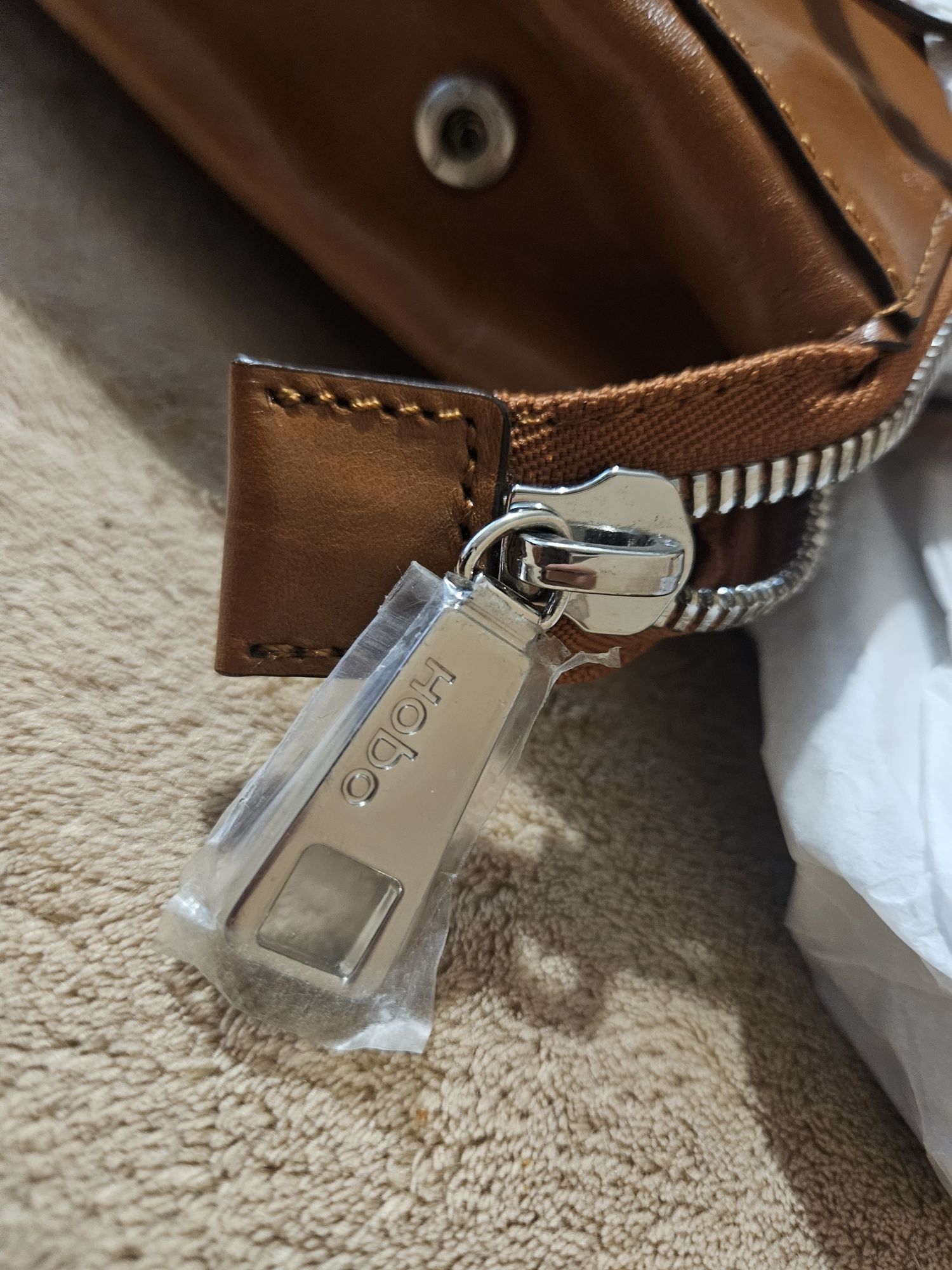Дамска чанта Hobo International – НОВА с етикет (Оригинална цена $128)