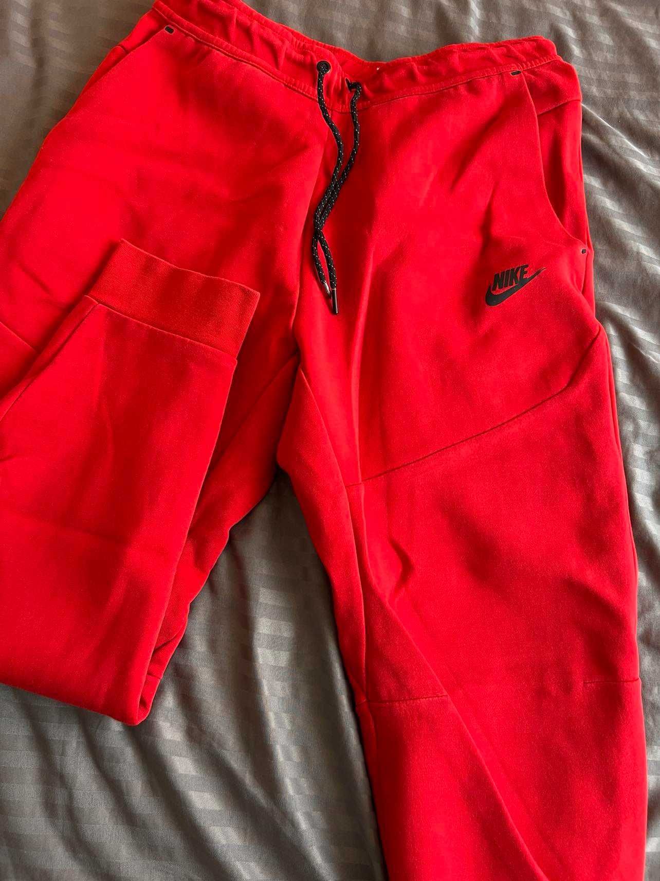 Pantaloni nike tech red