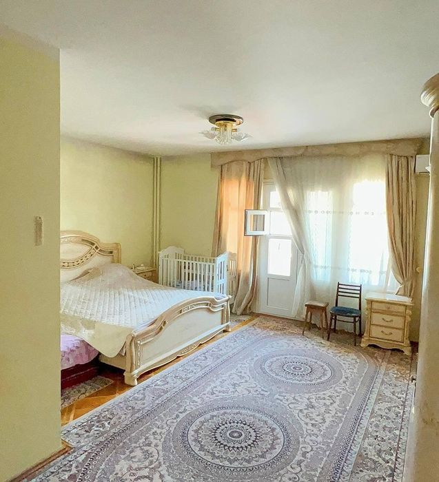 Срочно продаётся 8 ком дом участка