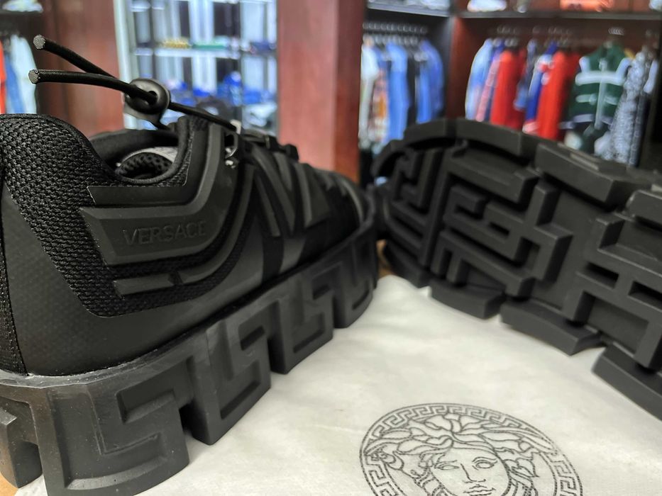 *REDUCERE* Adidasi-sneakers high-ghete Versace "Greca Labyrinth"