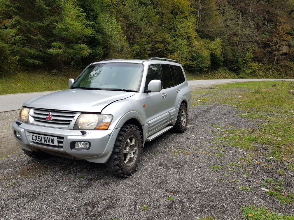 Dezmembrez mitsubishi pajero motor 3.2 mk3