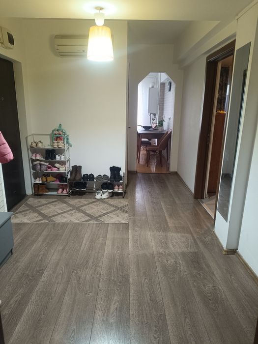 INCHIRIEZ APARTAMENT cu 3 camere in centru