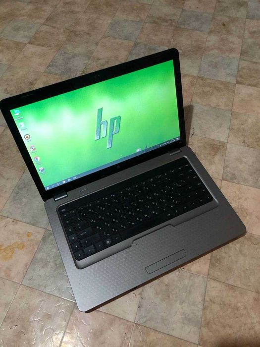 Hp в Хорошем состоянии ноутбук ssd 240гб работает шустро продам