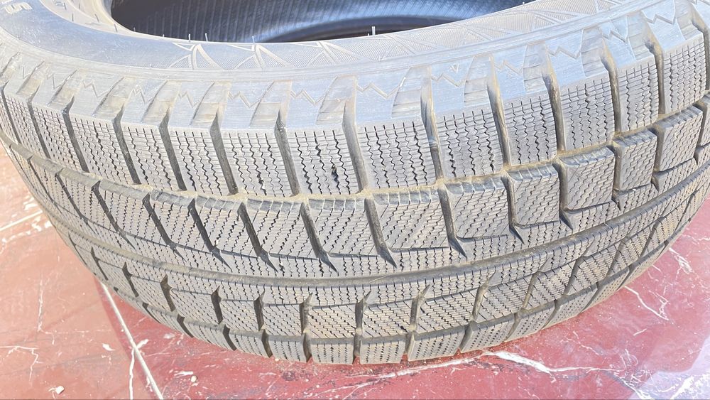 Продам бу шины 255/50 R20 зимние липучка 23 года почти новая