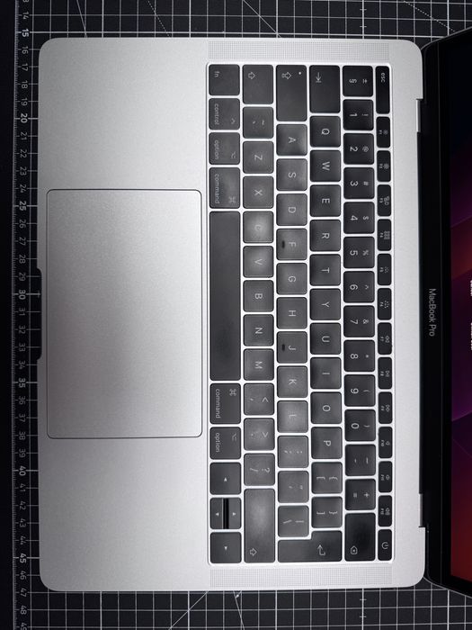 MacBook Pro 13” 2017 - i7, 16GB RAM, baterie noua, stare foarte bună