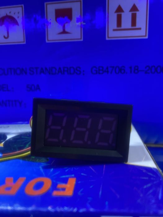 Вольтметр салонный