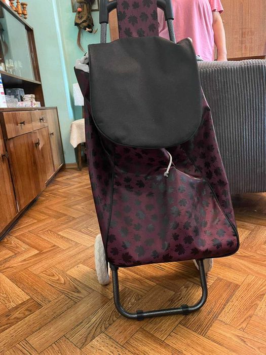 Продавам пазарска чанта с колелца