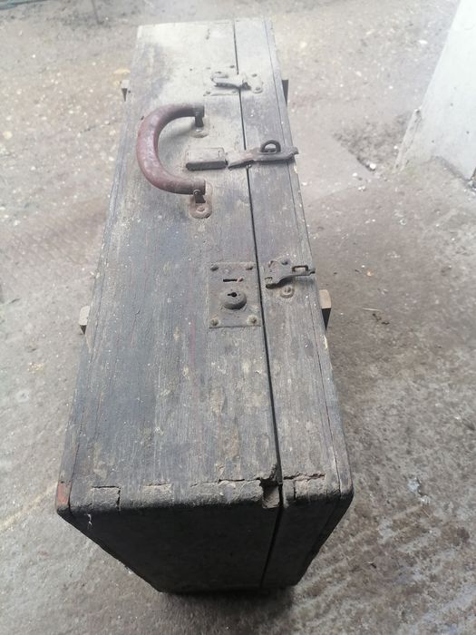 Vând 2 valiză de armata