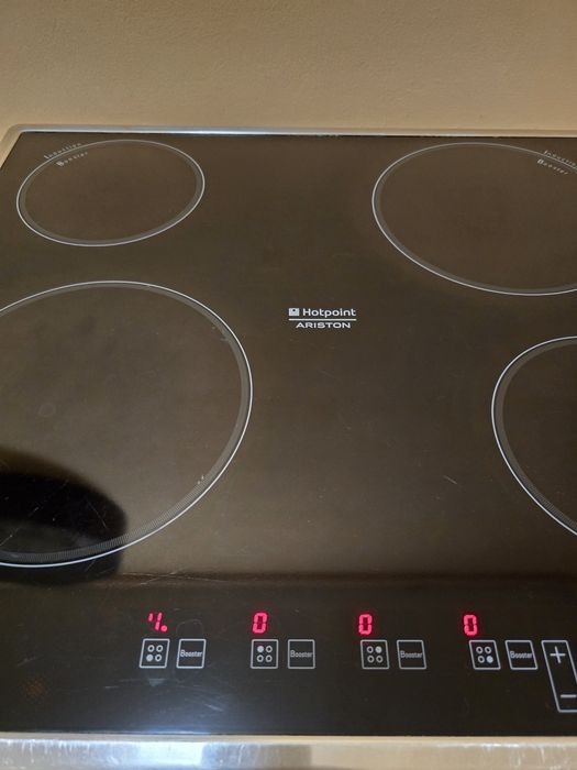 Hotpoint Ariston индукционен котлон за вграждане.