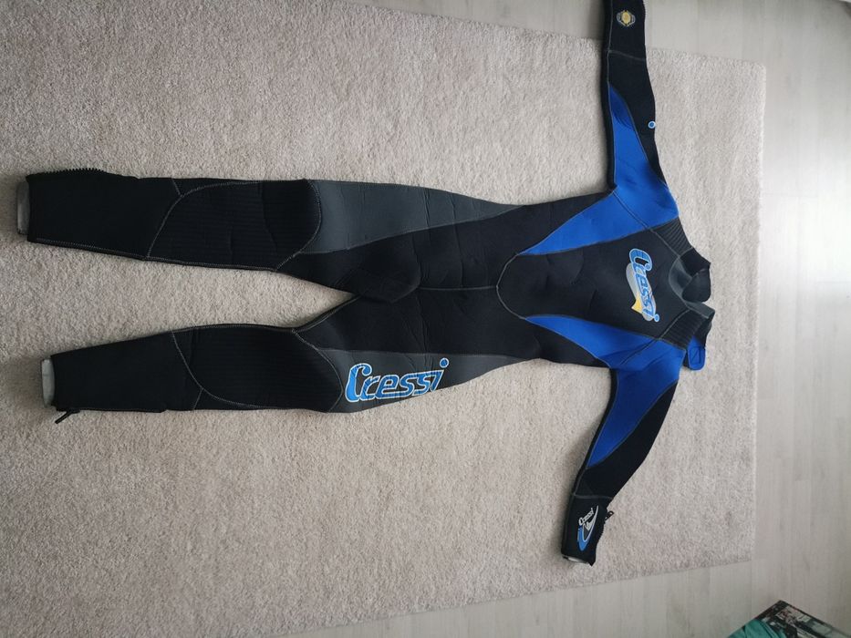 Vând costum scufundări nautice Cressi, mărimea M,5mm,nou.
