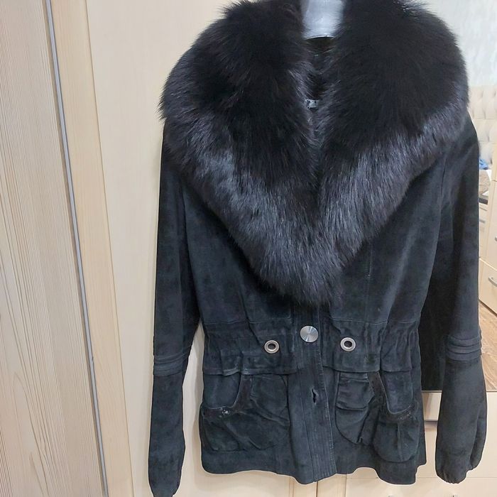 Продам натуральную замшевую куртку размер 42