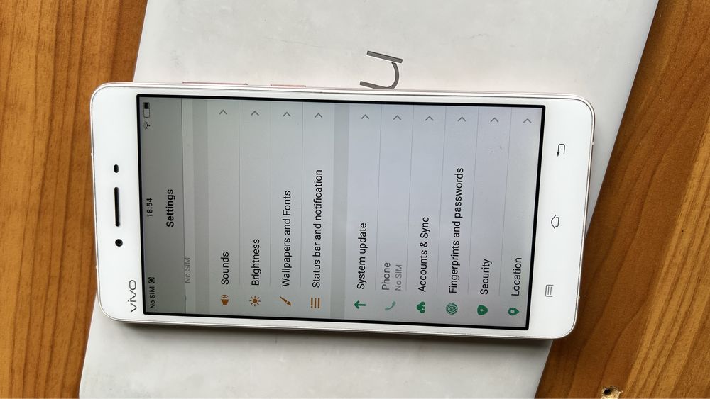 Телефон Vivo и таблет HTC Nexus 9