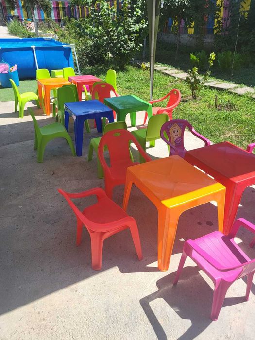 Inchiriez mese si scaune copii pentru diverse evenimente